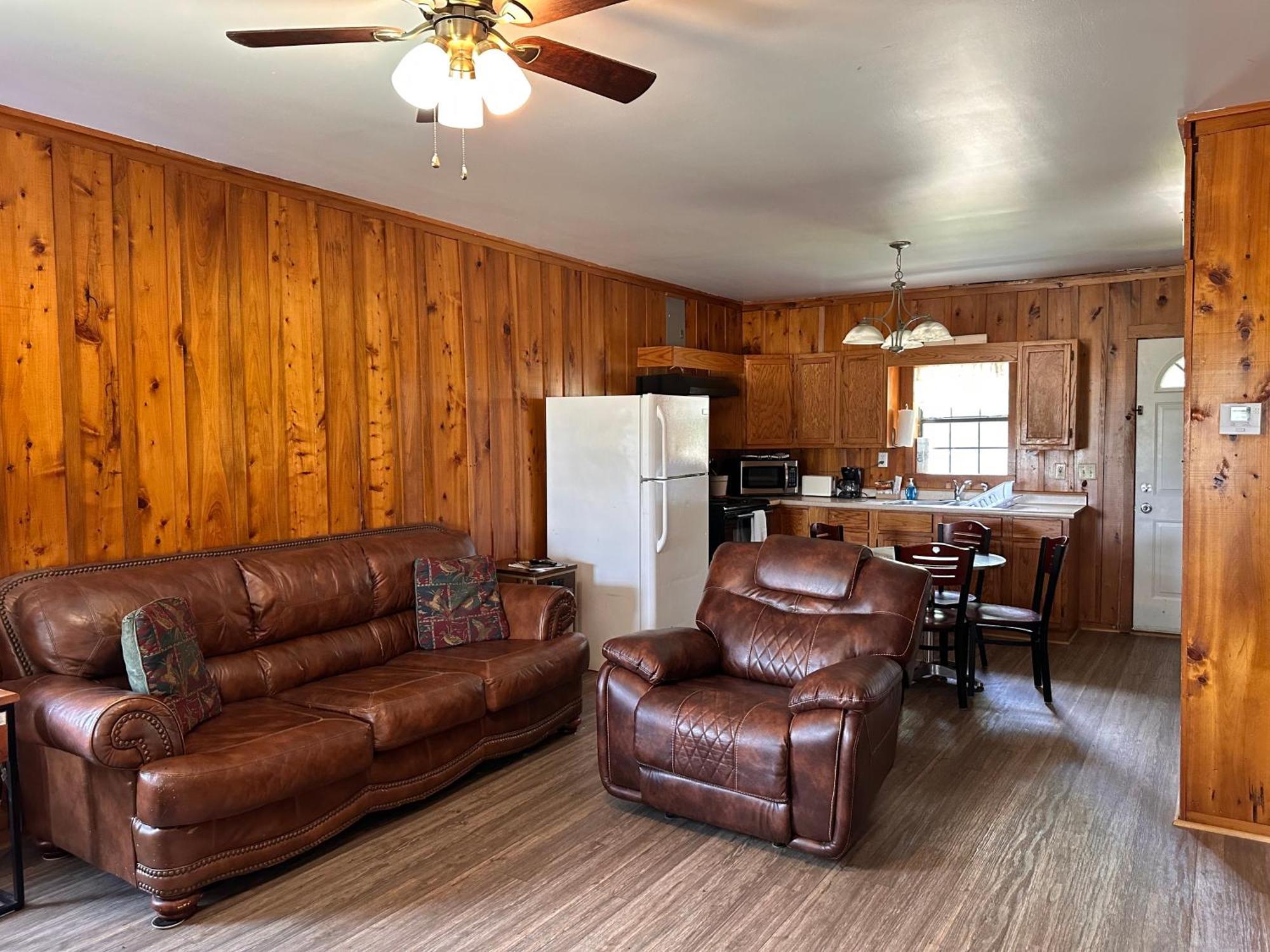 Turn On Inn Lake Village Room photo