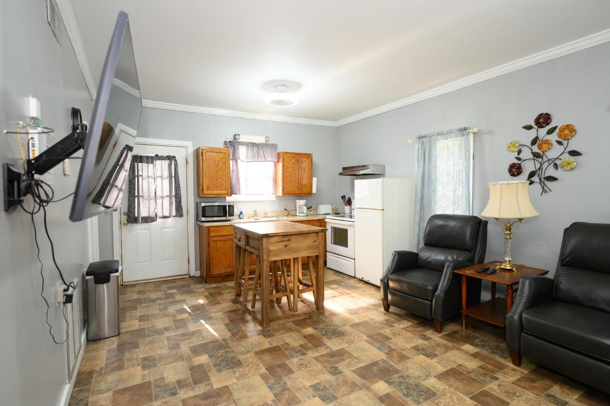 Turn On Inn Lake Village Room photo