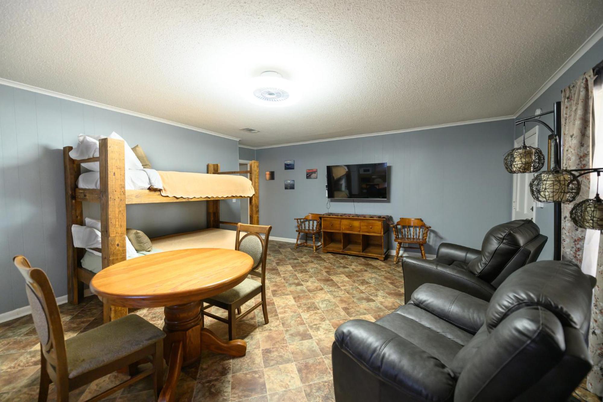 Turn On Inn Lake Village Room photo