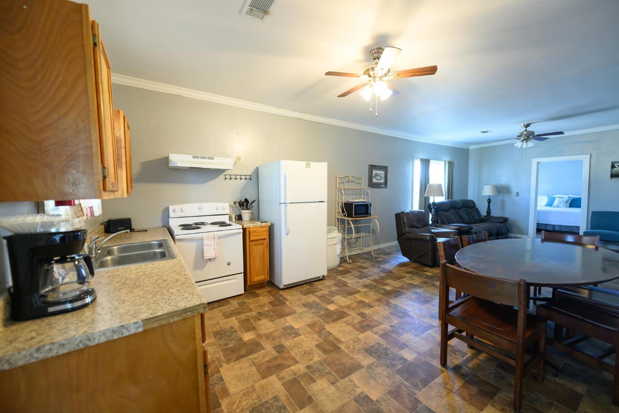 Turn On Inn Lake Village Room photo
