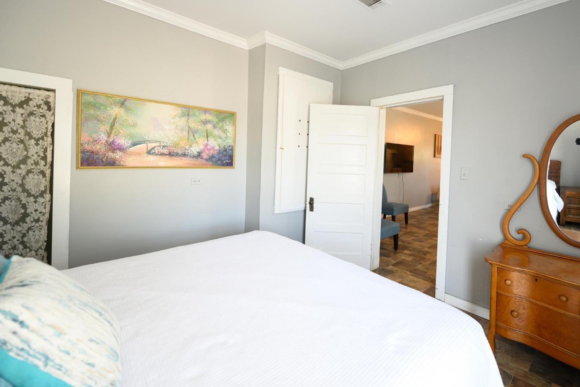 Turn On Inn Lake Village Room photo