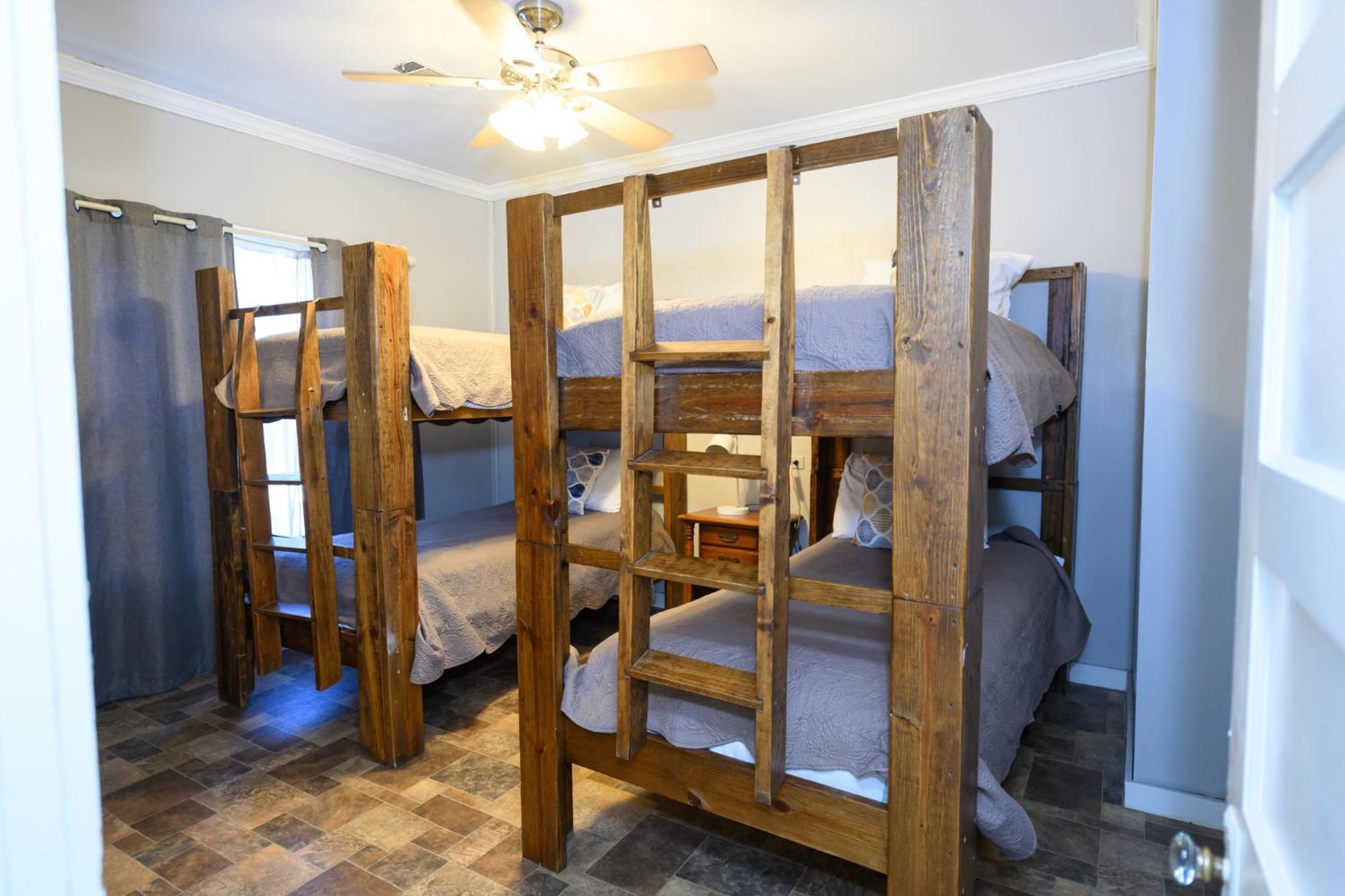 Turn On Inn Lake Village Room photo