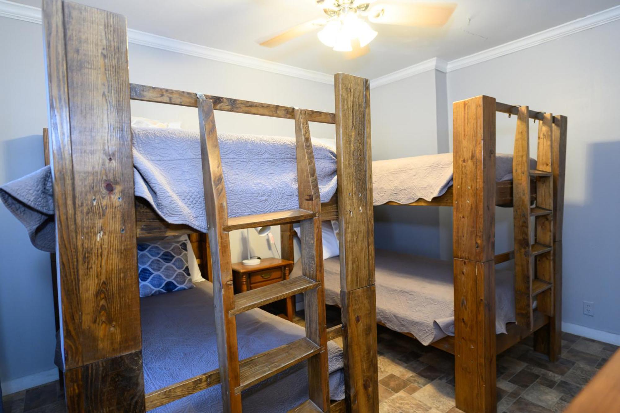 Turn On Inn Lake Village Room photo