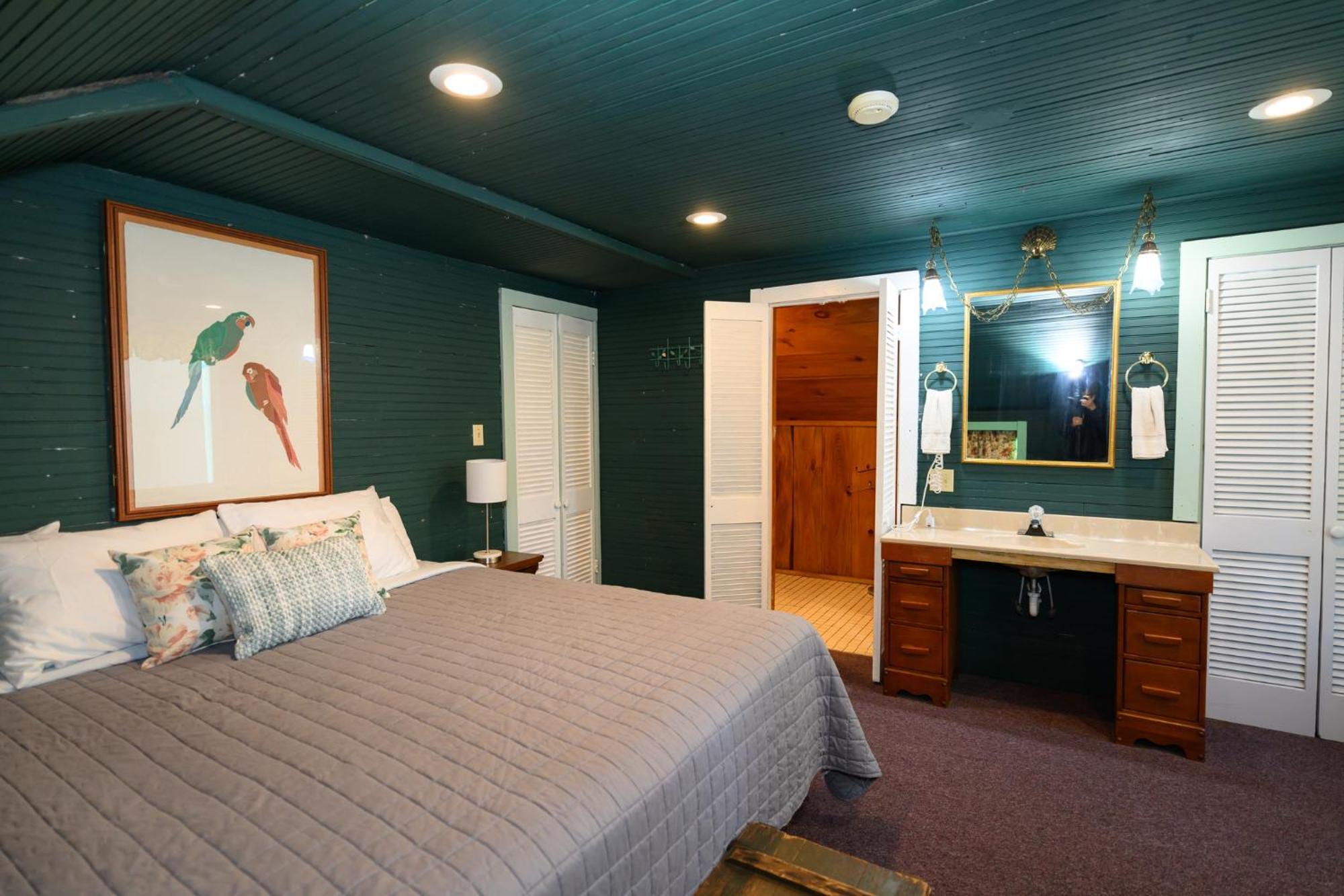Turn On Inn Lake Village Room photo